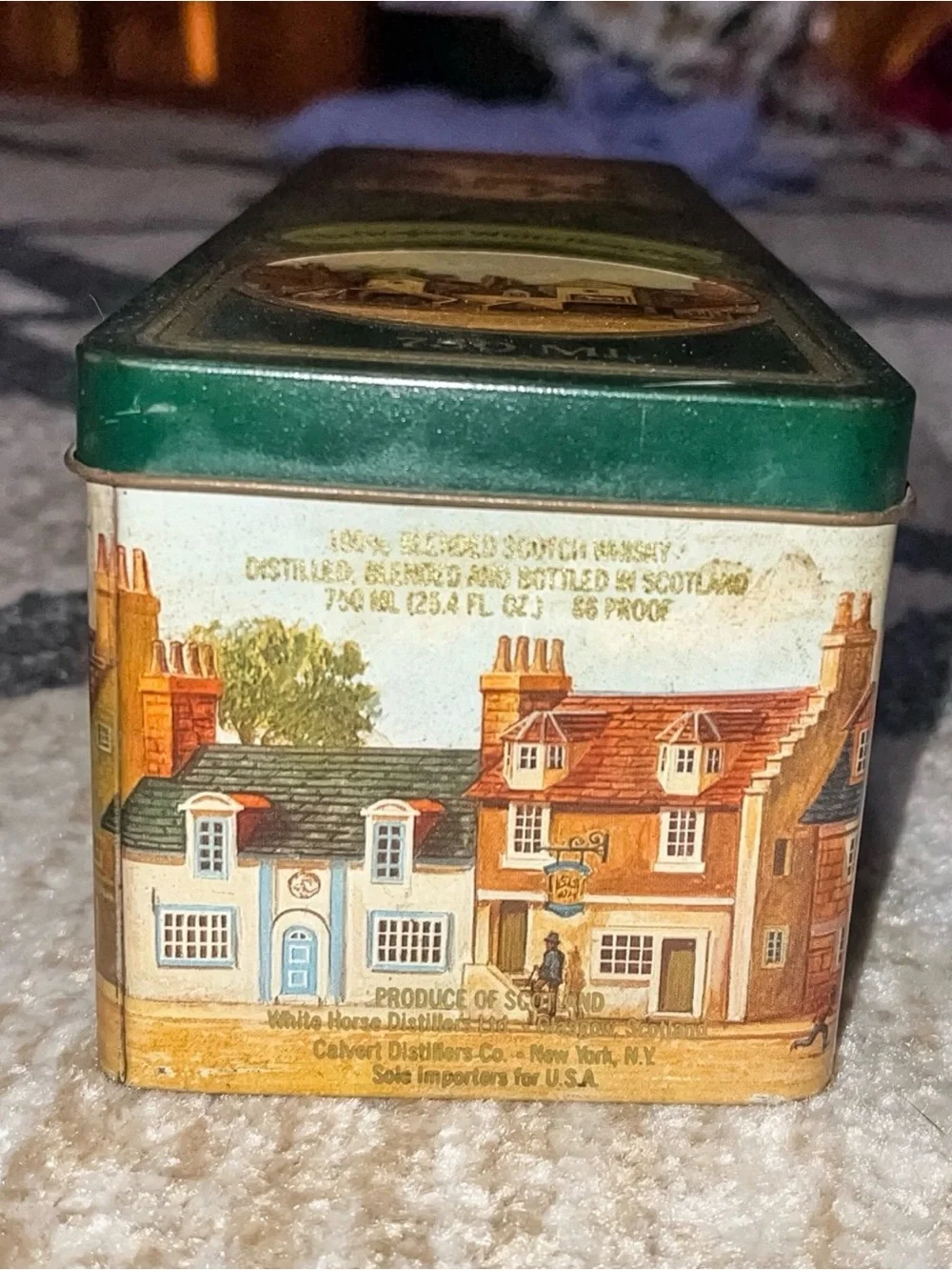 Vintage white horse Scottish whiskey tin. Good condition.